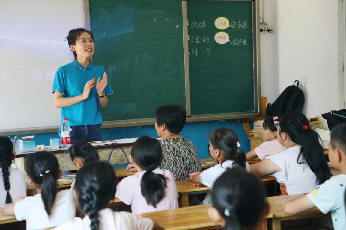 少儿普通话专题班授课(河南大学新闻与传播学院/供图) 少儿普通话专题班授课(河南大学新闻与传播学院/供图)